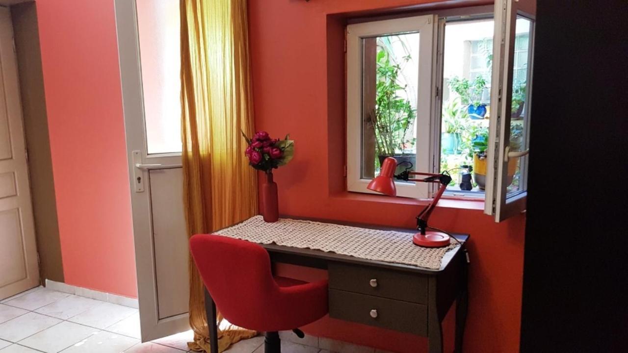 Petit Patio En Centre Ville Nîmes Eksteriør billede